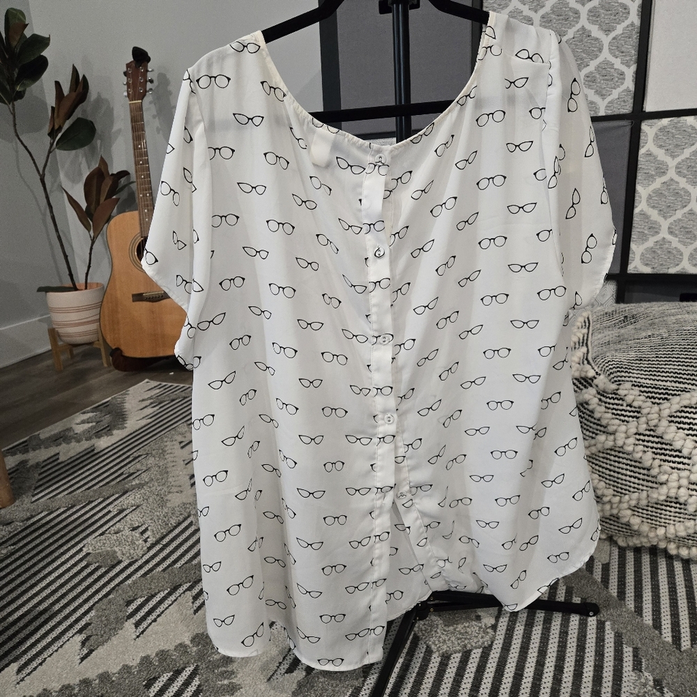 🌟 38. Torrid Top - Picture 2 of 8